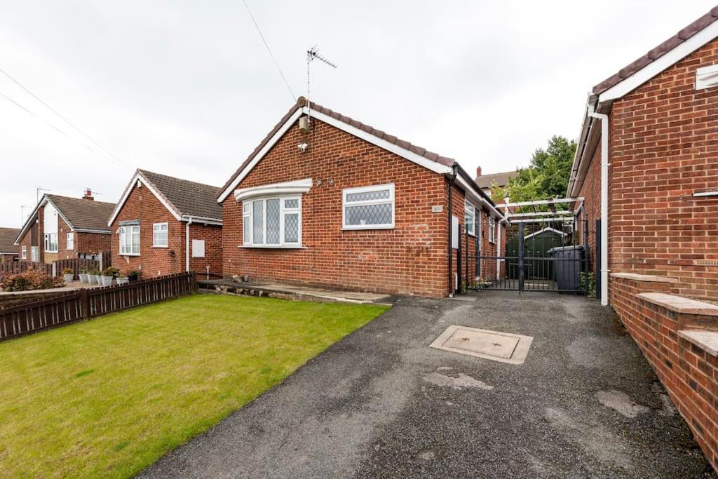 Luxurious Detached Bungalow Batley Exterior foto